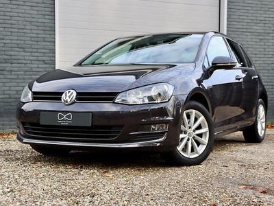 Paars (metallic) Gebruikt 2015 VW Golf VII LOUNGE Hatchback | € 14.950 (Iets duurder)