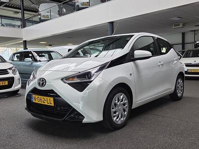 Wit Gebruikt 2021 Toyota Aygo X-play Hatchback | € 10.750 (Eerlijke prijs)