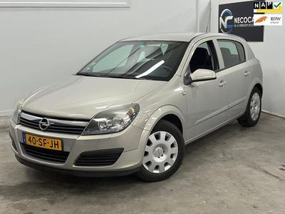 Grijs Occasion 2005 Opel Astra Edition Hatchback | € 1.949 (Eerlijke prijs)