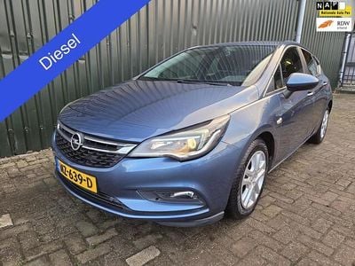 Blauw Gebruikt 2017 Opel Astra Edition Hatchback | € 5.990 (Eerlijke prijs)