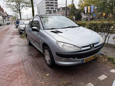 Grijs Gebruikt 2003 Peugeot 206 Hatchback | € 2.000 (Iets duurder)