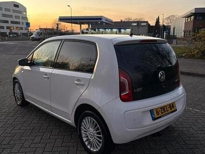 Gebruikt 2015 VW up! Hatchback | € 5.500 (Goede deal)