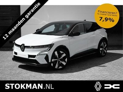 Licht wit met zwart dak metallic Occasion 2023 Renault Megane E-Tech Techno Hatchback | € 23.900 (Eerlijke prijs)
