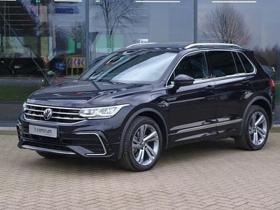 Zwart Occasion 2023 VW Tiguan R-line SUV | € 39.750 (Goede deal)