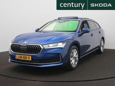 Blauw Nieuw 2025 Skoda Superb Business Line Stationwagen | € 49.990 (Iets duurder)