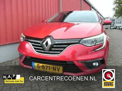 Rood Gebruikt 2016 Renault Mégane IV Zen Hatchback | € 8.950 (Iets duurder)