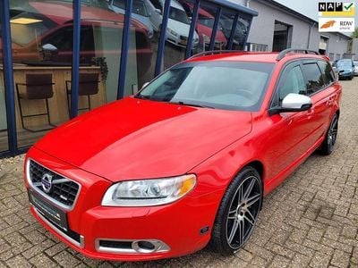 Rood Occasion 2010 Volvo V70 R-Design Stationwagen | € 12.945 (Eerlijke prijs)