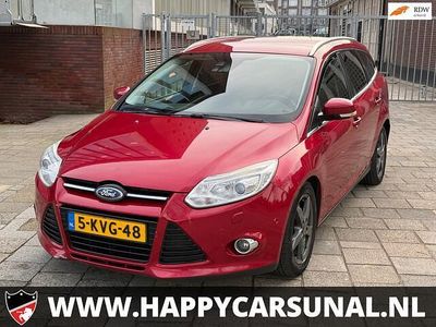 Rood (metallic) Occasion 2013 Ford Focus Titanium Stationwagen | € 3.745 (Eerlijke prijs)