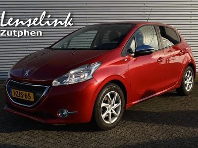 Rood Gebruikt 2015 Peugeot 208 Style Hatchback | € 4.495 (Eerlijke prijs)