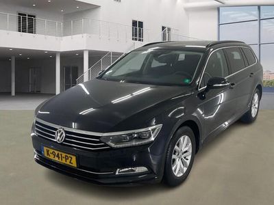 Zwart Occasion 2017 VW Passat Highline Stationwagen | € 12.499 (Super prijs)