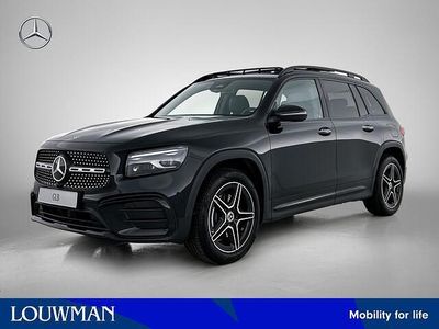 Donker kosmoszwart metaalkleur metallic Nieuw 2025 Mercedes GLB180 Business SUV | € 68.262