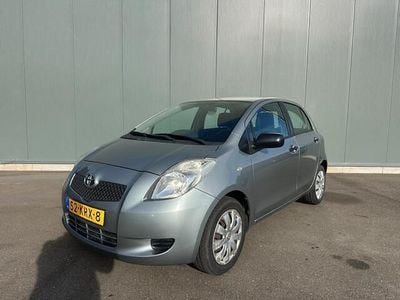 Grijs (metallic) Gebruikt 2009 Toyota Yaris Cool Hatchback | € 2.495 (Goede deal)