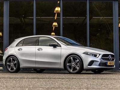Grijs Gebruikt 2019 Mercedes A180 Business Hatchback | € 19.950 (Eerlijke prijs)