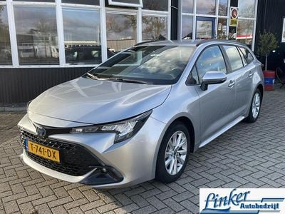 Grijs Occasion 2023 Toyota Corolla Hybrid Active Stationwagen | € 25.649 (Eerlijke prijs)