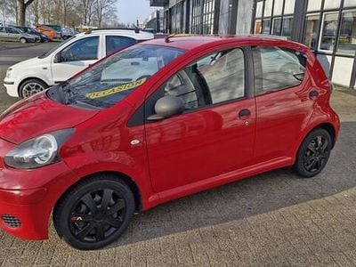 Occasion Toyota Aygo 68 PK (50 kW) 2011 Rood Hatchback
