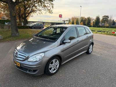 Mercedes B200