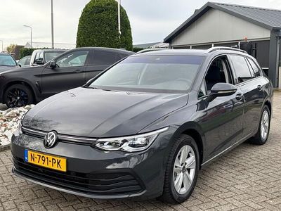 Grijs Occasion 2021 VW Golf VIII Life Stationwagen | € 14.950 (Eerlijke prijs)
