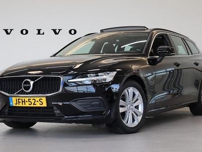 Zwart Gebruikt 2022 Volvo V60 Momentum Stationwagen | € 33.900 (Goede deal)