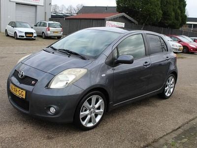 Grijs (metallic) Occasion 2007 Toyota Yaris Hatchback | € 4.750 (Eerlijke prijs)