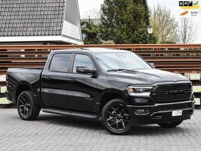 tweedehands Dodge Ram 15005.7 V8 4x4 Crew Cab Sport / digitaal dashboard / groot scherm / zwart leer / stoelventilatie en verwarming / camera