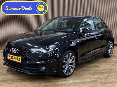 Zwart, metallic lak Gebruikt 2013 Audi A1 Sportback Admired Hatchback | € 7.945 (Eerlijke prijs)