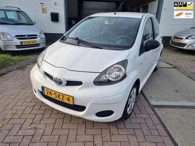 Wit Gebruikt 2011 Toyota Aygo Cool Hatchback | € 3.450 (Eerlijke prijs)