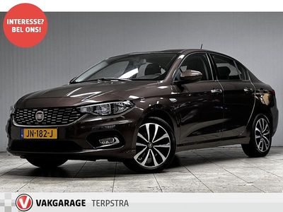 Bruin (metallic) Occasion 2016 Fiat Tipo Lounge Sedan | € 7.995 (Eerlijke prijs)