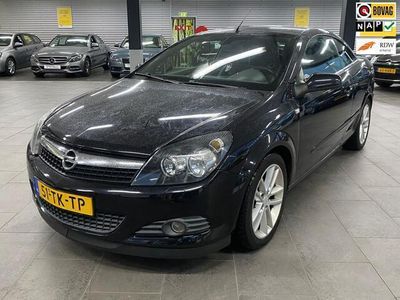 tweedehands Opel Astra Cabriolet TwinTop 1.6 Cosmo navigatie half leer clima cruise controle lm-velgen 101dzkm