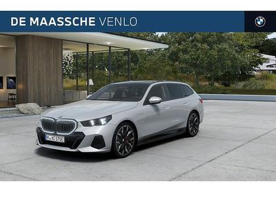 Grijs Nieuw 2026 BMW 530e Comfort Edition Stationwagen | € 94.909 (Iets duurder)