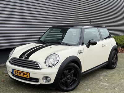 Wit (metallic) Gebruikt 2009 Mini Cooper Chili Hatchback | € 4.995 (Eerlijke prijs)