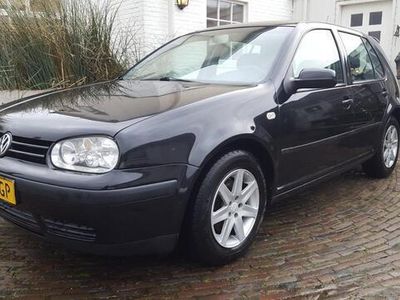 tweedehands VW Golf IV 2.0 Highline ,5 deurs,recent nwe distributiesnaar en waterpomp,velours / climatronic / cruisecontrol / trekhaak.