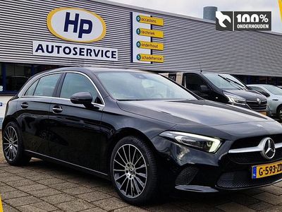 Zwart, metallic lak Gebruikt 2020 Mercedes A200 AMG line Hatchback | € 26.500 (Duur)