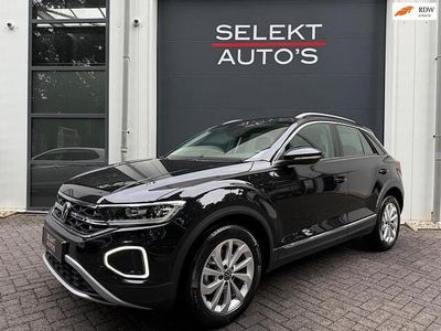 Zwart Gebruikt 2022 VW T-Roc Style SUV | € 21.950 (Eerlijke prijs)