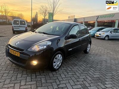 Zwart Occasion 2012 Renault Clio IV Collection Hatchback | € 2.950 (Goede deal)