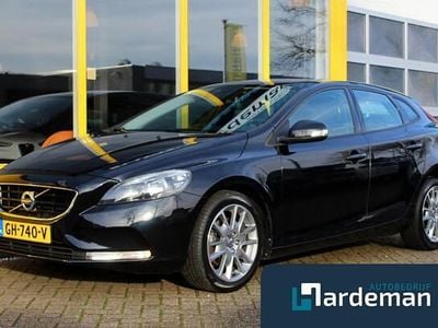 Zwart (metallic) Occasion 2013 Volvo V40 Momentum Hatchback | € 9.950 (Eerlijke prijs)