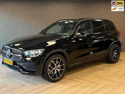 Zwart Occasion 2022 Mercedes GLC200 Premium Plus SUV | € 49.995 (Eerlijke prijs)