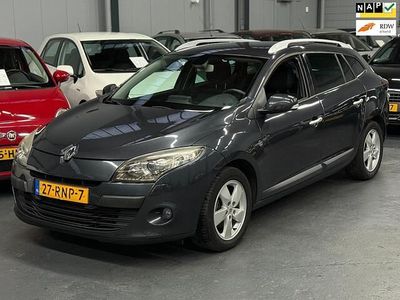 Grijs, metallic lak Occasion 2011 Renault Mégane GrandTour Dynamique Stationwagen | € 4.249 (Iets duurder)