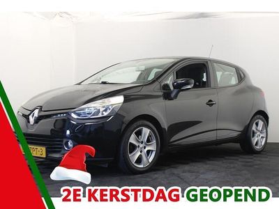 Zwart Gebruikt 2013 Renault Clio IV Expression Hatchback | € 6.450 (Eerlijke prijs)