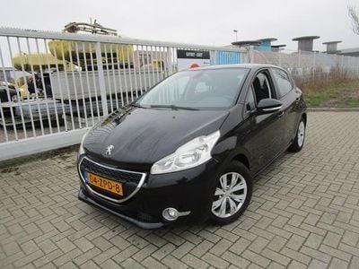 Zwart Gebruikt 2013 Peugeot 208 Envy Hatchback | € 3.250 (Goede deal)