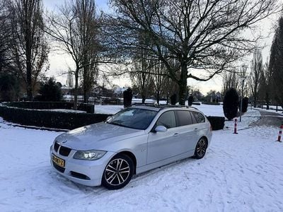Grijs (metallic) Gebruikt 2005 BMW 325 Executive Stationwagen | € 3.995 (Goede deal)