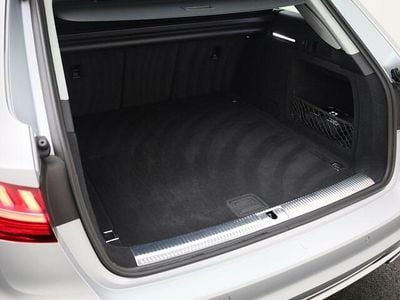 Grijs Gebruikt 2023 Audi A4 Advanced Stationwagen | € 32.880 (Super prijs)