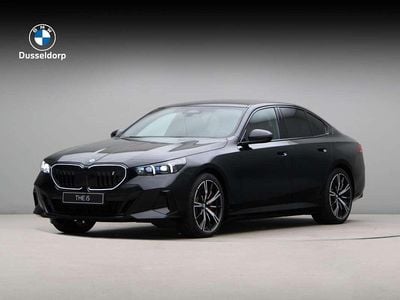 Zwart, metallic lak Nieuw 2025 BMW i5 M Sport Sedan | € 82.672 (Goede deal)