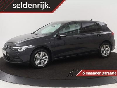 tweedehands VW Golf VIII 1.0 eTSI Life | DSG | Navigatie | Carplay | PDC | Adaptive c