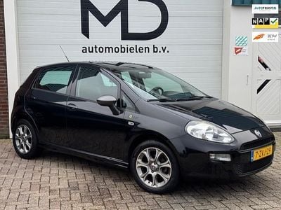 Zwart Occasion 2015 Fiat Punto Young Hatchback | € 7.750 (Duur)