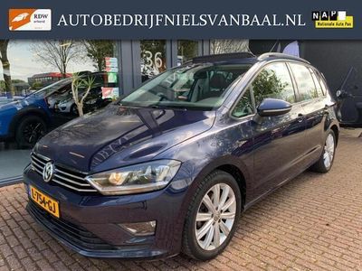 Blauw, metallic lak Occasion 2014 VW Golf Sportsvan Highline MPV | € 11.950 (Duur)