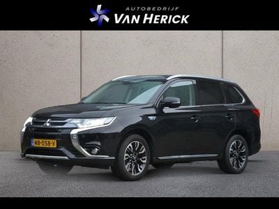 Occasion Mitsubishi Outlander P-HEV 121 PK (88 kW) 2016 Zwart (metallic) SUV