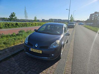 Gebruikt 2007 Renault Clio II Exception Hatchback | € 2.200 (Eerlijke prijs)