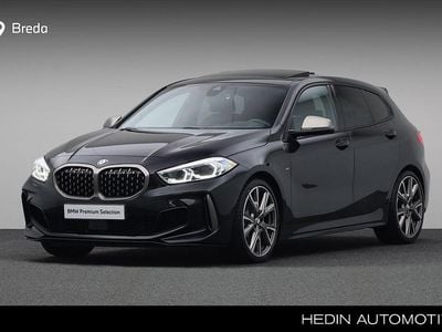 Zwart (metallic) Occasion 2022 BMW M135 Comfort Edition Hatchback | € 43.880 (Eerlijke prijs)
