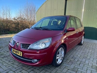 Rood Gebruikt 2009 Renault Scénic III MPV | € 1.990 (Eerlijke prijs)