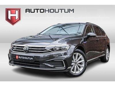 Grijs (metallic) Gebruikt 2023 VW Passat GTE Stationwagen | € 29.995 (Eerlijke prijs)